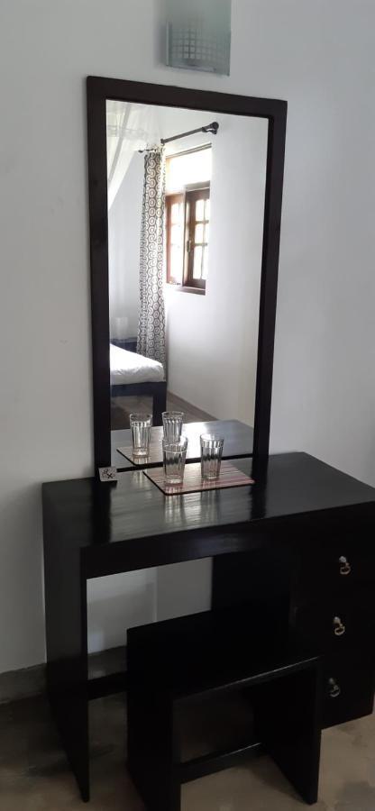Nil Menik Villa Bentota Buitenkant foto